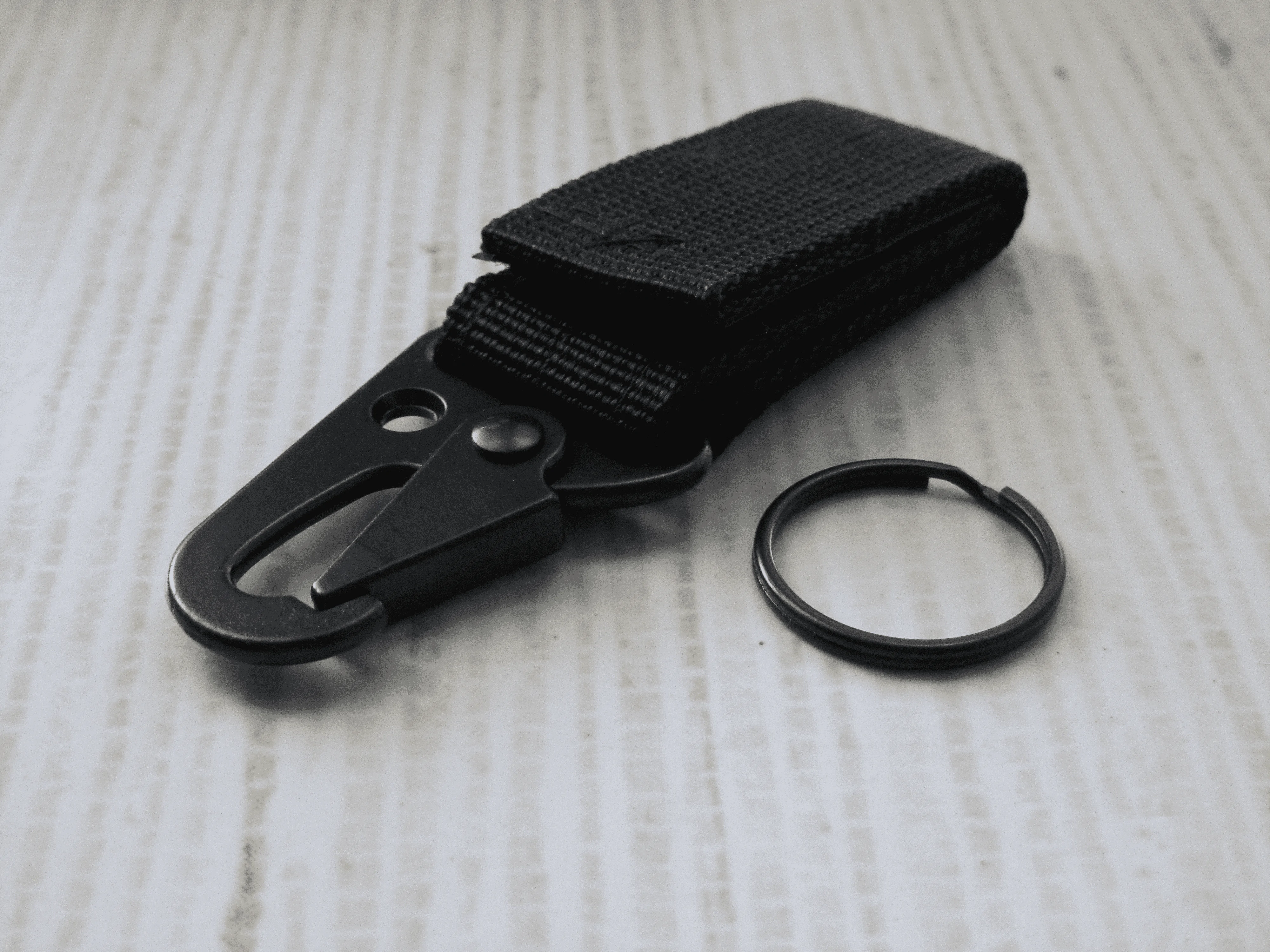 Карабін Тримач Для Рукавичок На Пояс Карабін пластиковий. Композитний брелок для військових. Подарунок хлопцеві на день народження. Кріплення на бронежилет і пояс. Брелок для ключів