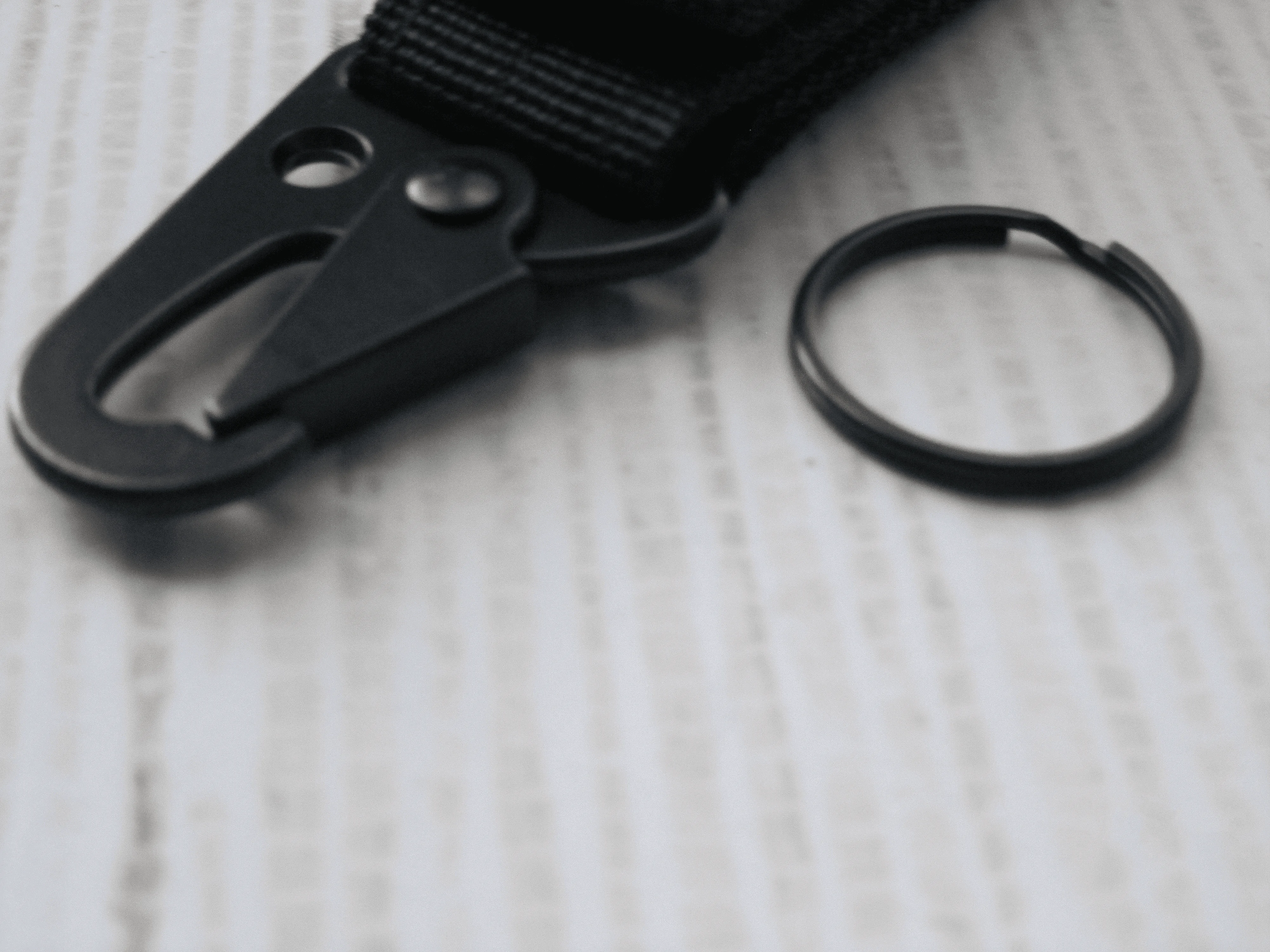 Карабін Тримач Для Рукавичок На Пояс Карабін пластиковий. Композитний брелок для військових. Подарунок хлопцеві на день народження. Кріплення на бронежилет і пояс. Брелок для ключів