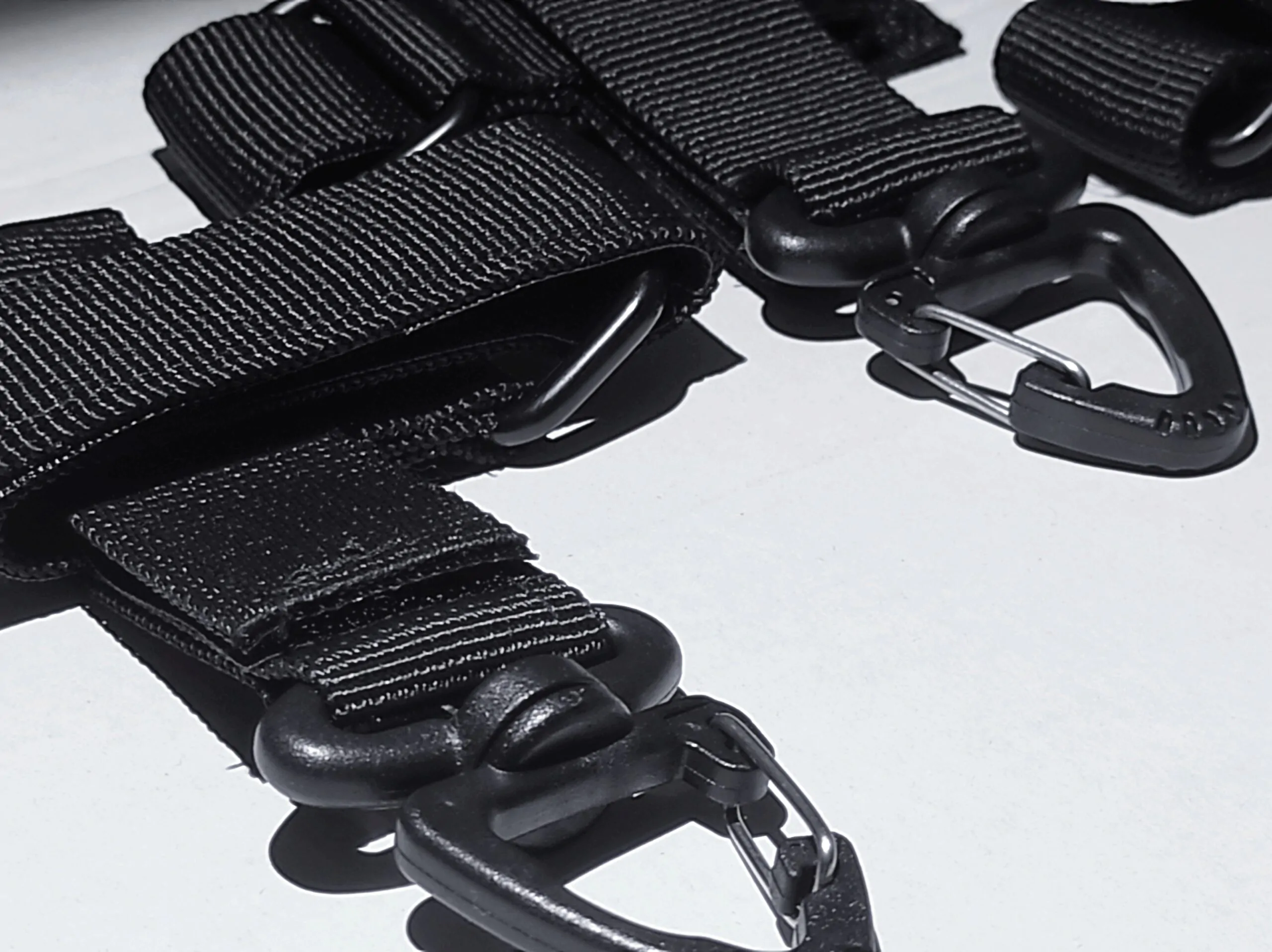 Карабін пластиковий. Композитний брелок для військових. Подарунок хлопцеві на день народження. Кріплення на бронежилет і пояс. Брелок для ключів