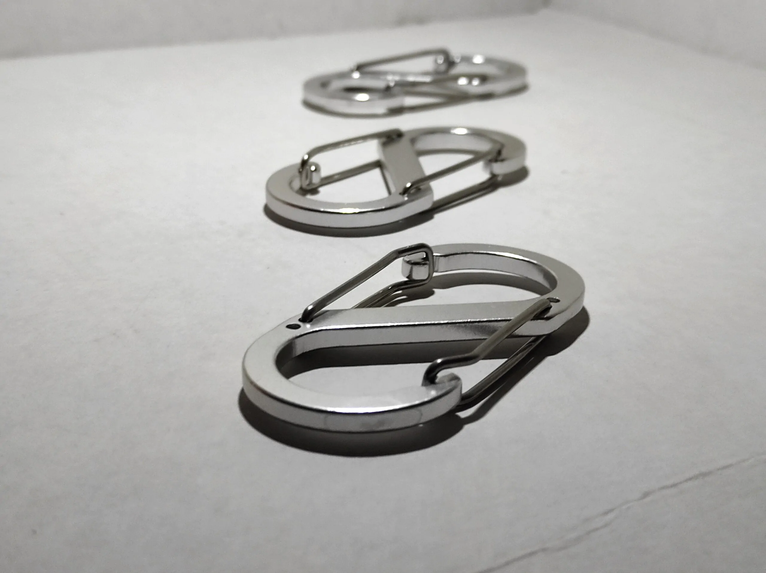 EDC Алюмінієвий Карабін S-Подібний для спорядження. Кріплення молле, molle. Кріплення для військових чоловіків і хлопців. Тримач металевий. Аксесуар на пояс