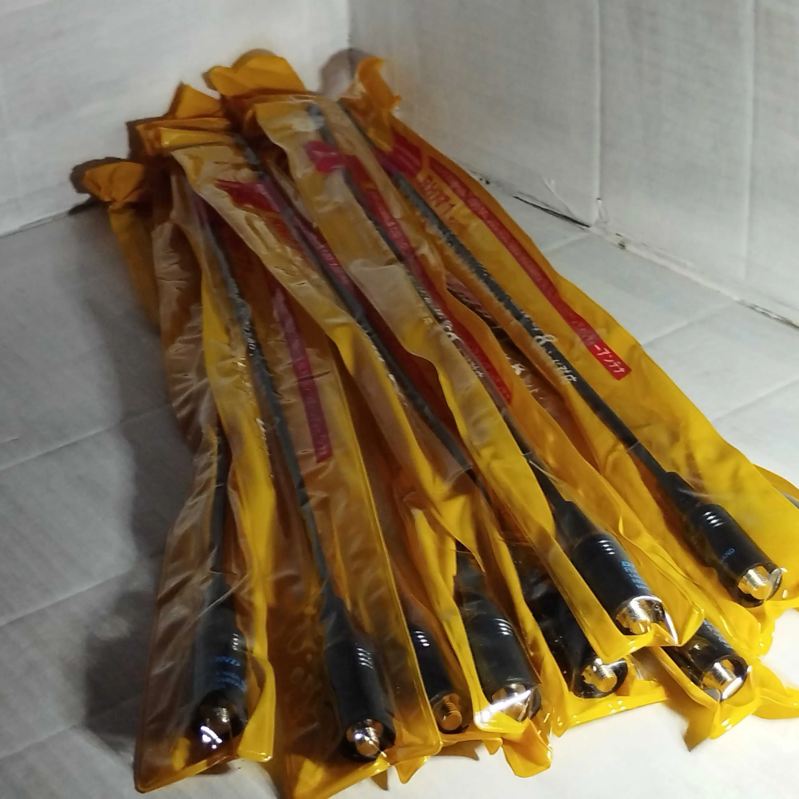 Конструкція з посиленням до 2.15 dB для радіостанцій