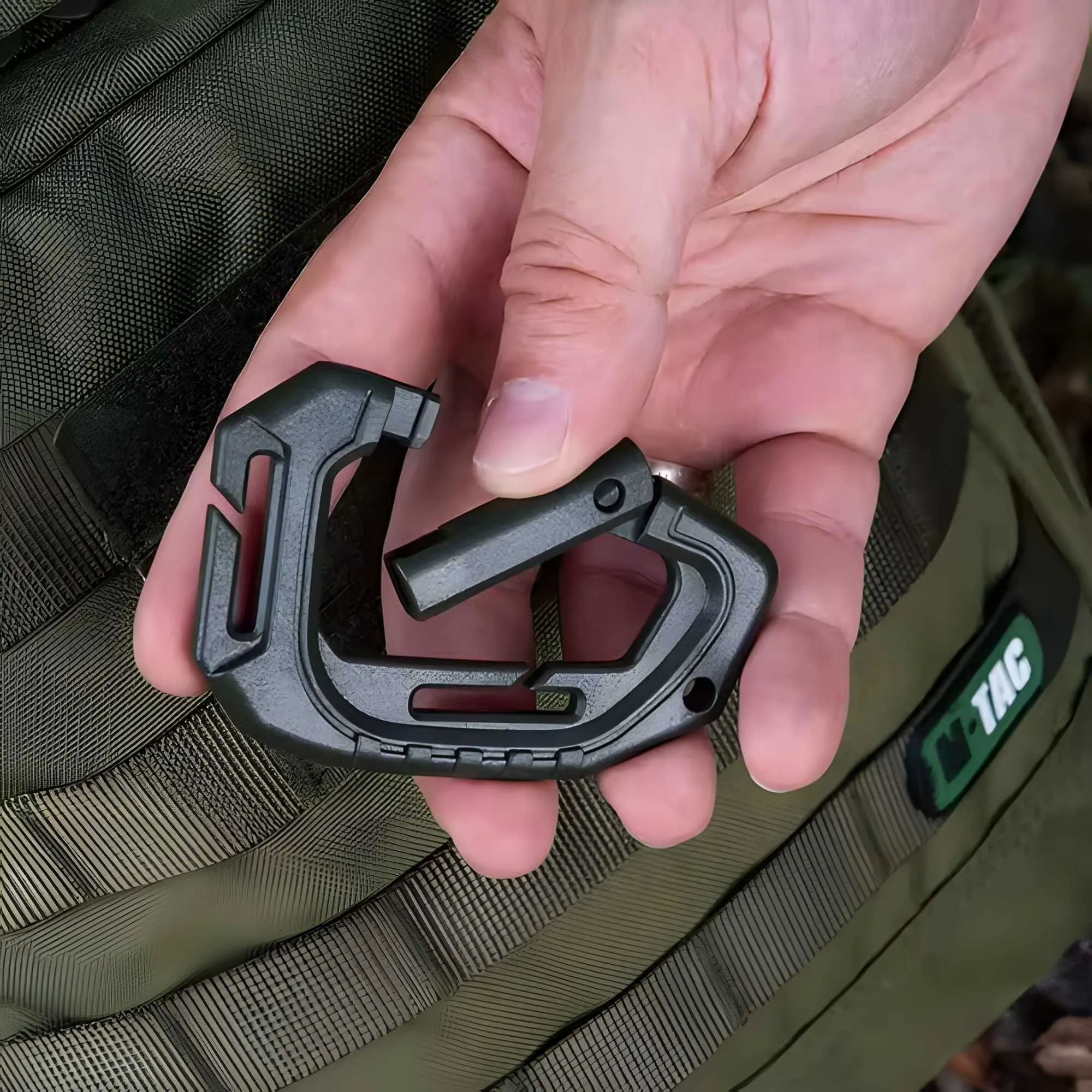 Карабін з антикорозійного пластику з кріпленням MOLLE