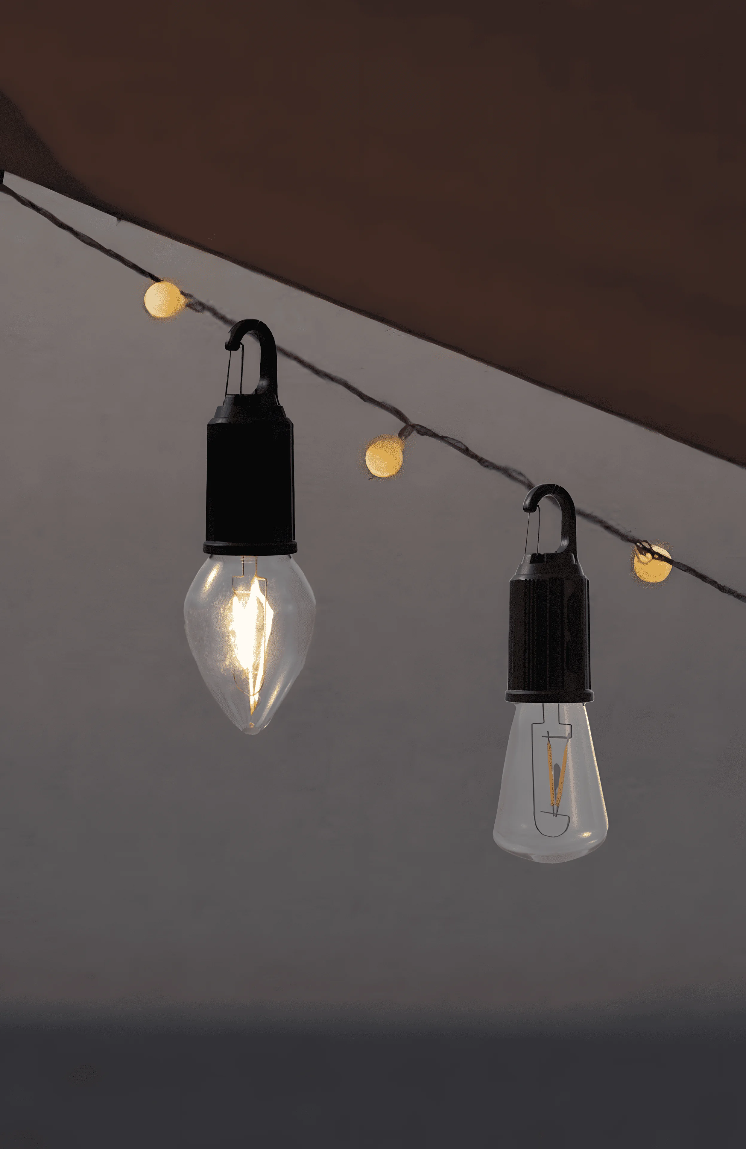 Енергоефективна лампа з водонепроникним ударостійким корпусом