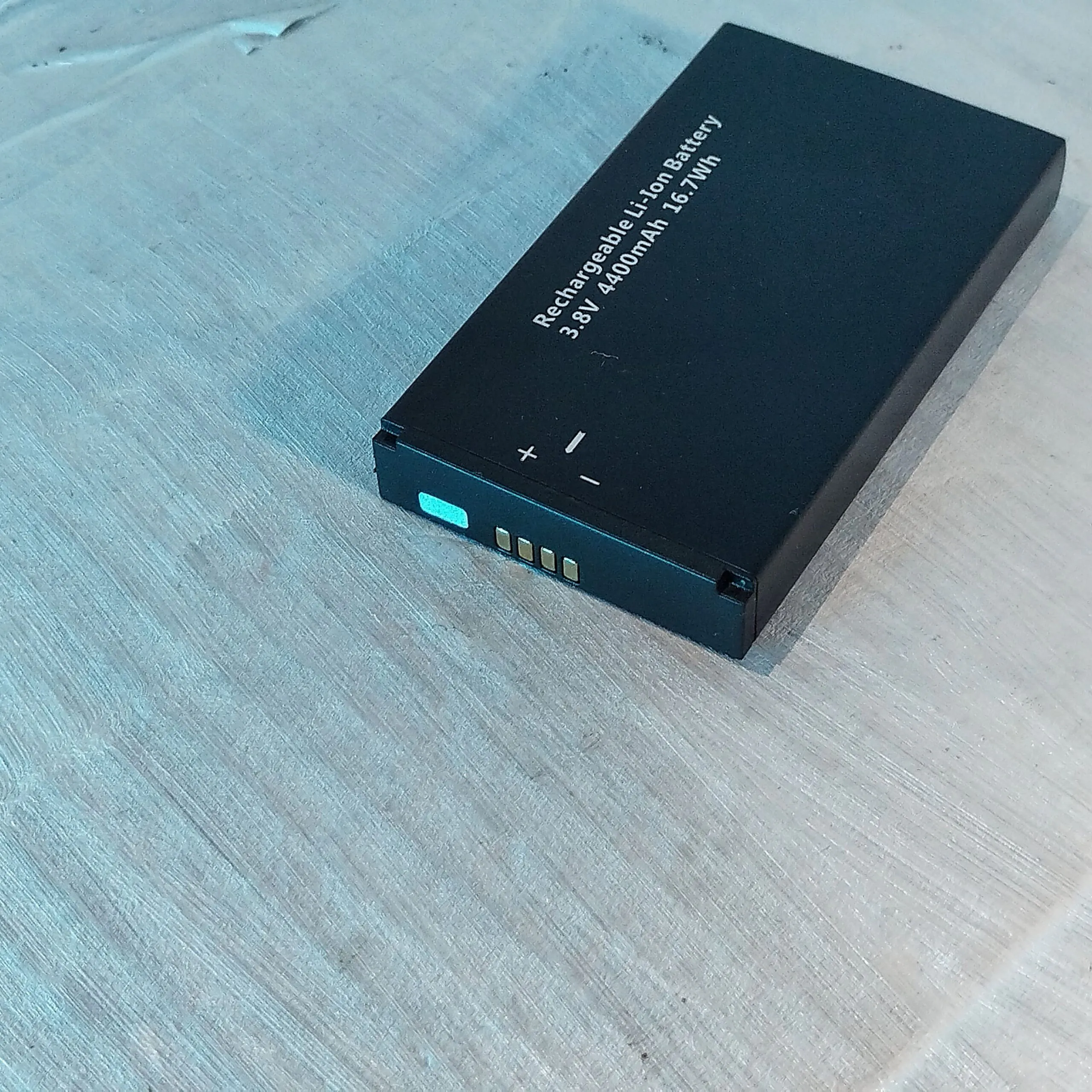 Потужний літій-іонний акумулятор з тривалою автономною роботою