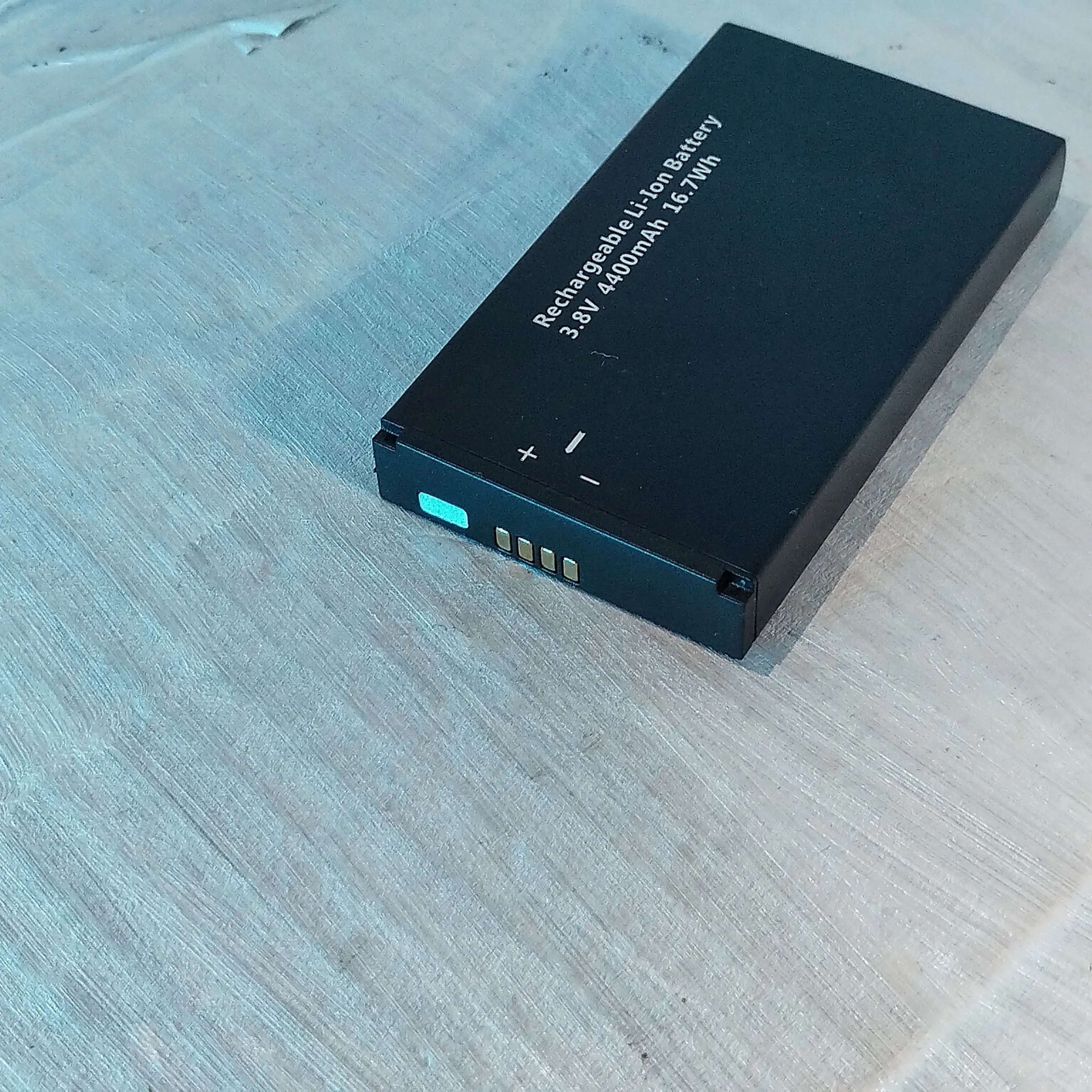 Потужний літій-іонний акумулятор з тривалою автономною роботою